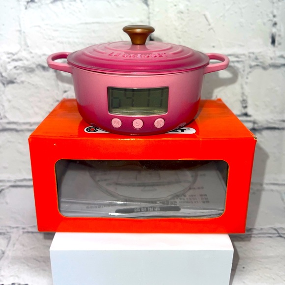 Le Creuset Dutch Oven Berry (Pink) Magnet Timer - Picture 3 of 4